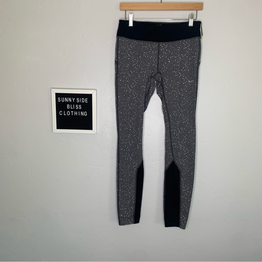 Nike Dri-Fit Gray Graphic Leggings Women’s Size Medium Stretch Athletic Pants